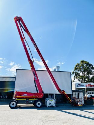 JLG 1250 AJP for specialised lifting